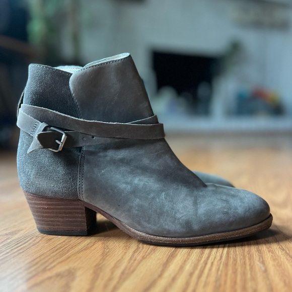 Boden‎ Kiera Gray Booties Ankle Booties Size 39 EU 8.5 US Buckle Suede Leather - Picture 1 of 7